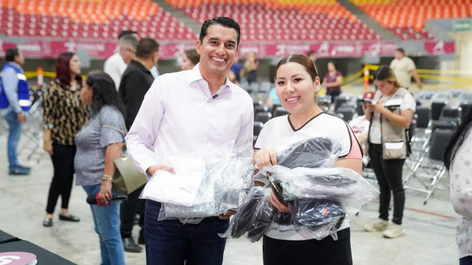 Cumple Gobernador Durazo con entrega ágil y eficiente de uniformes escolares gratuitos