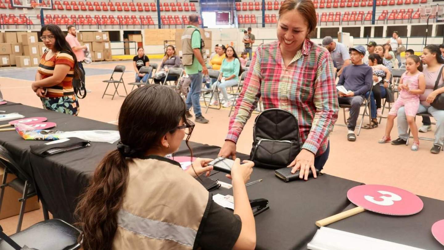 Compromiso cumplido: Gobernador Durazo avanza con entrega de uniformes gratuitos en 67 municipios