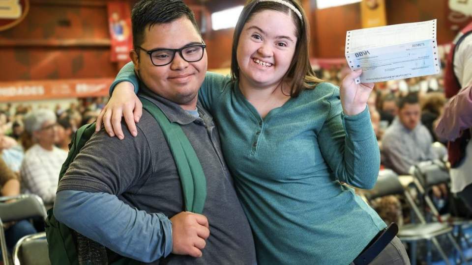 Gobernador Durazo abre convocatoria de Beca-Terapias 2025