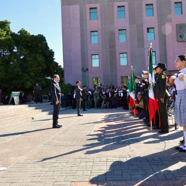 Rinden Durazo y Sheinbaum homenaje al lábaro patrio con toma de protesta a escoltas en enlace nacional
