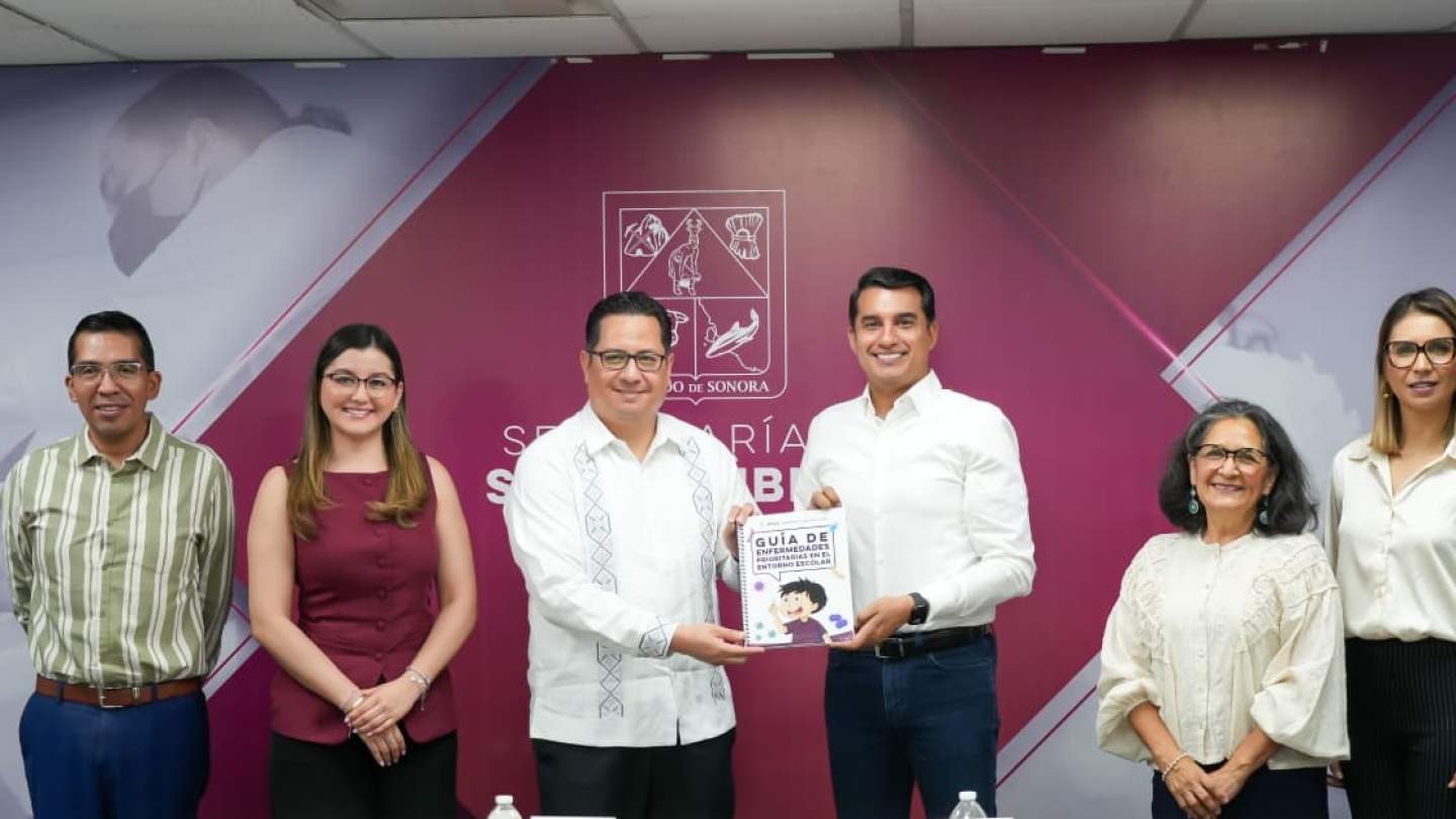 Entrega Salud Sonora Guía de Enfermedades Prioritarias en el Entorno Escolar a la Secretaría de Educación y Cultura