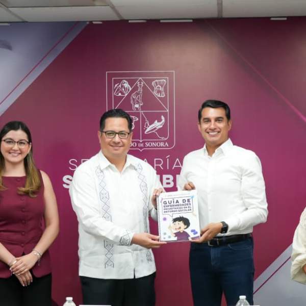 Entrega Salud Sonora Guía de Enfermedades Prioritarias en el Entorno Escolar a la Secretaría de Educación y Cultura