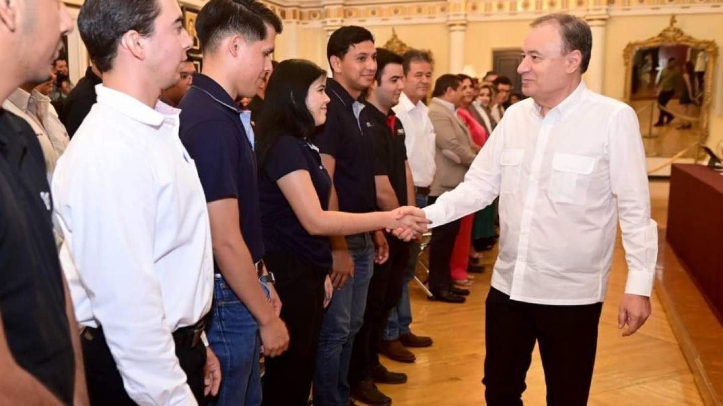 Gobernador Durazo profesionaliza a 350 mil sonorenses en inteligencia artificial con Microsoft