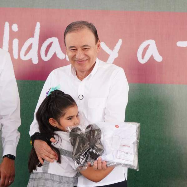 Gobernador Durazo destina la mayor inversión registrada en uniformes escolares; inicia distribución el 6 de mayo