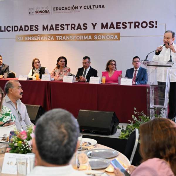 Gobernador Durazo reconoce vocación transformadora de las maestras y maestros en su día